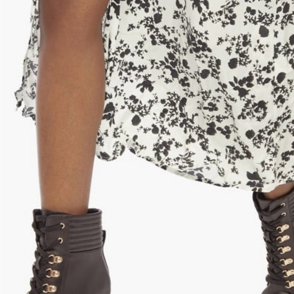 Black Heeled Boots with Chunky Sole and Thick High Heel - Picture 3 of 8